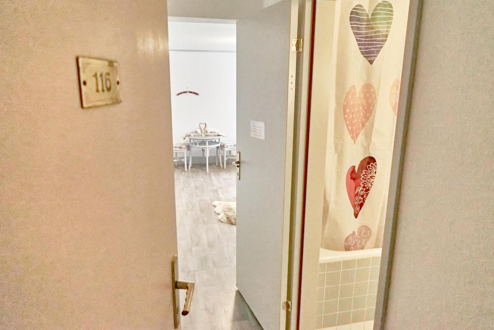 Tripple Room With Bathroom. Därligen Exterior foto